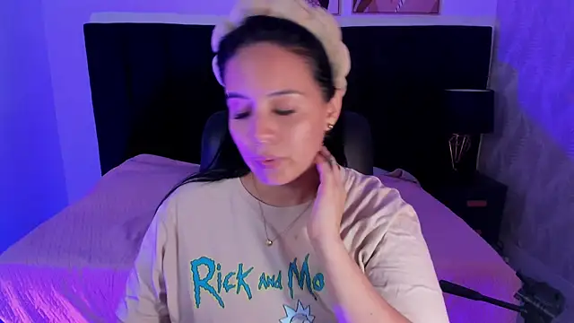 Snapshot of camiladuke7 chatting on 10/22/25, 07:35 camiladuke7 online show from 10/22/25, 07:35