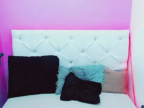 Snapshot of x_daniiela_x chatting on 10/09/25, 07:56 x daniiela x online show from 10/09/25, 07:56