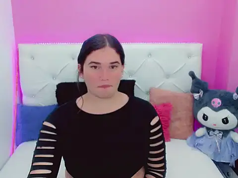 Snapshot of x_daniiela_x chatting on 11/04/25, 08:19 x daniiela x online show from 11/04/25, 08:19