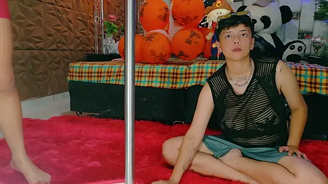 Snapshot of Twindesires chatting on 10/29/25, 05:20 Twindesires online show from 10/29/25, 05:20