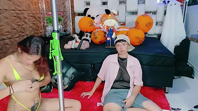 Snapshot of Twindesires chatting on 10/29/25, 05:25 Twindesires online show from 10/29/25, 05:25