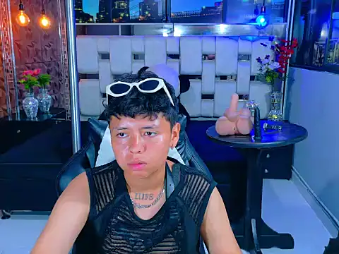 Snapshot of Twindesires chatting on 11/14/25, 01:15 Twindesires online show from 11/14/25, 01:15