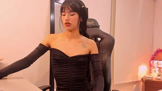 Snapshot of Rouse_Monroe chatting on 09/30/25, 05:01 Rouse Monroe online show from 09/30/25, 05:01