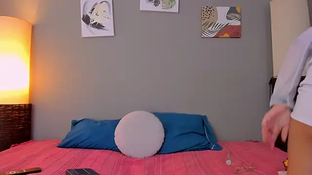 Snapshot of Rouse_Monroe chatting on 10/07/25, 04:42 Rouse Monroe online show from 10/07/25, 04:42