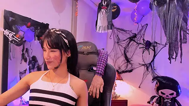 Snapshot of Rouse_Monroe chatting on 10/10/25, 04:22 Rouse Monroe online show from 10/10/25, 04:22