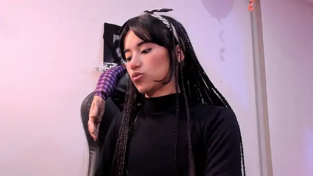 Snapshot of Rouse_Monroe chatting on 10/21/25, 03:40 Rouse Monroe online show from 10/21/25, 03:40