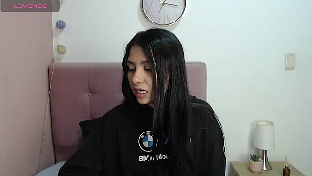 Snapshot of gabriela_paris chatting on 11/20/25, 06:13 gabriela paris online show from 11/20/25, 06:13