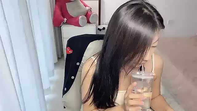 Snapshot of Mien-MM chatting on 11/17/25, 08:42 Mien-MM online show from 11/17/25, 08:42