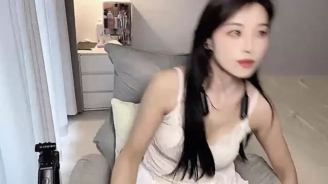 Snapshot of Mien-MM chatting on 12/03/25, 08:45 Mien-MM online show from 12/03/25, 08:45