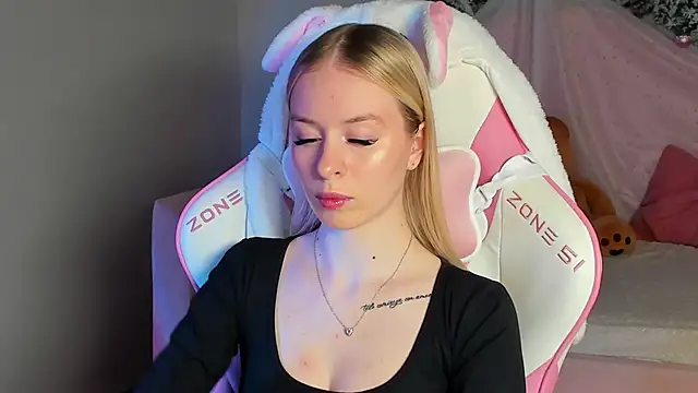 MiaGraces online show from 12/16/25, 06:13