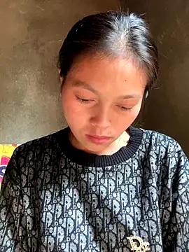 Snapshot of Halyy_xx chatting on 10/06/25, 06:11 Halyy xx online show from 10/06/25, 06:11