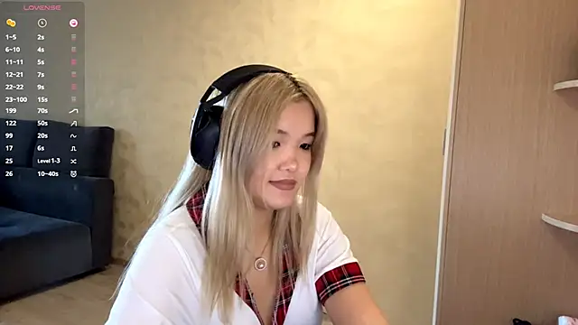 Snapshot of CarolannSide chatting on 10/09/25, 05:27 CarolannSide online show from 10/09/25, 05:27