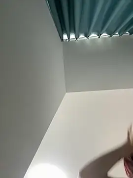 uiui521 online show from 09/25/25, 05:44