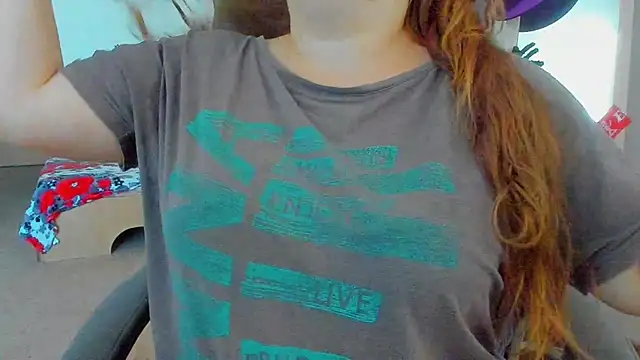 Snapshot of Liza-Mendez chatting on 10/21/25, 05:30 Liza-Mendez online show from 10/21/25, 05:30