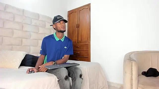 Snapshot of BennBrown chatting on 10/13/25, 08:20 BennBrown online show from 10/13/25, 08:20