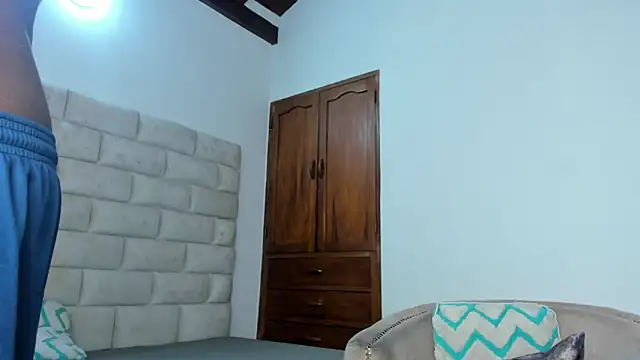 Snapshot of BennBrown chatting on 11/01/25, 07:27 BennBrown online show from 11/01/25, 07:27