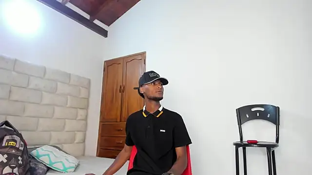 Snapshot of BennBrown chatting on 11/06/25, 08:10 BennBrown online show from 11/06/25, 08:10