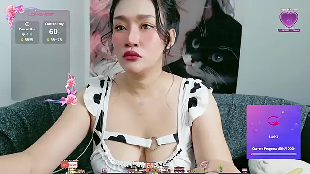 Snapshot of Lalacream12 chatting on 10/27/25, 02:43 Lalacream12 online show from 10/27/25, 02:43