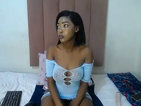 Latoyaxx12 online show from 09/19/25, 05:35