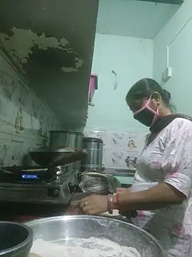 Snapshot of Cute-Charvii chatting on 11/26/25, 12:50 Cute-Charvii online show from 11/26/25, 12:50