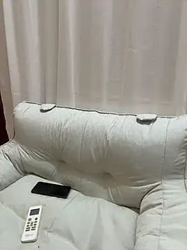 Snapshot of AZ37866 chatting on 10/19/25, 09:32 AZ37866 online show from 10/19/25, 09:32