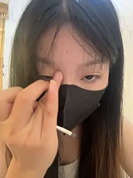 Snapshot of AZ37866 chatting on 10/23/25, 02:44 AZ37866 online show from 10/23/25, 02:44