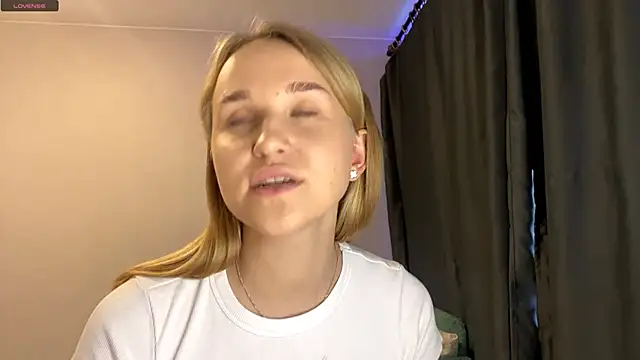 TanekaBoitel online show from 10/08/25, 10:02