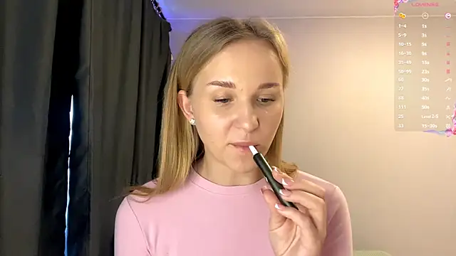 TanekaBoitel online show from 10/17/25, 10:40