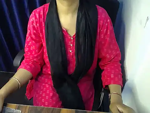 Snapshot of priya_gupta7 chatting on 10/18/25, 01:45 priya gupta7 online show from 10/18/25, 01:45