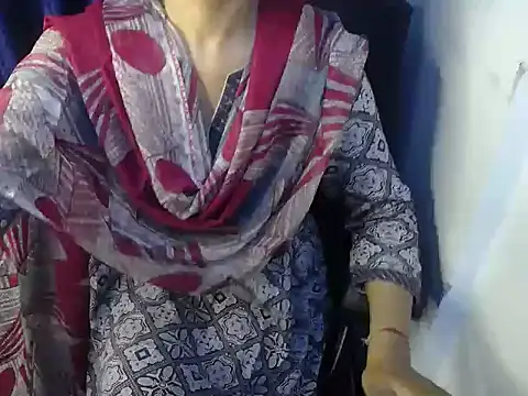 Snapshot of priya_gupta7 chatting on 10/19/25, 01:45 priya gupta7 online show from 10/19/25, 01:45