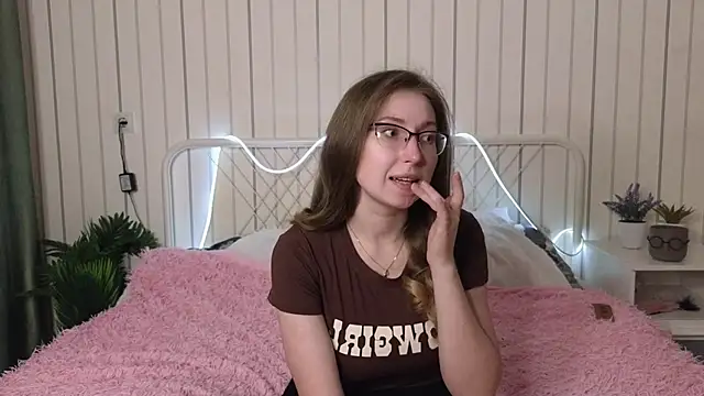 Snapshot of DaliaRadtke chatting on 10/05/25, 06:06 DaliaRadtke online show from 10/05/25, 06:06