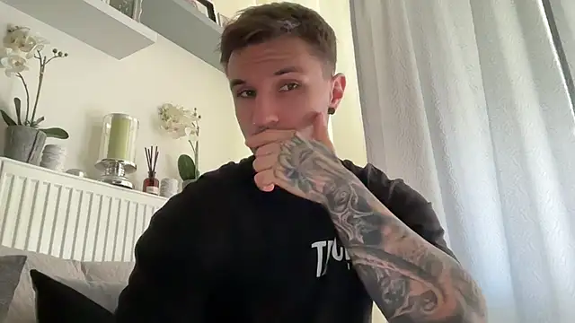 Larsskeet online show from 10/18/25, 11:55