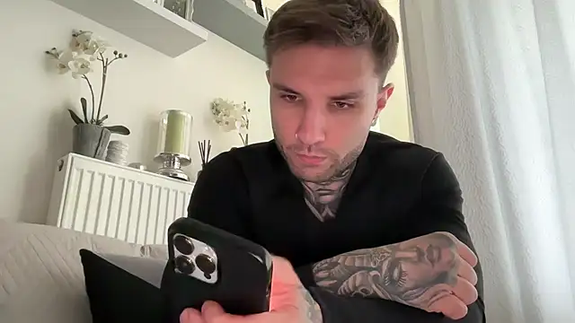 Larsskeet online show from 10/25/25, 12:23