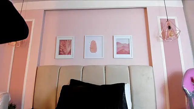 Sarah Reidd online show from 10/22/25, 12:27