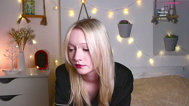 Snapshot of ArcticaRyder chatting on 09/28/25, 07:36 ArcticaRyder online show from 09/28/25, 07:36