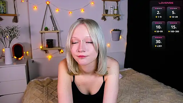 Snapshot of ArcticaRyder chatting on 10/08/25, 07:17 ArcticaRyder online show from 10/08/25, 07:17