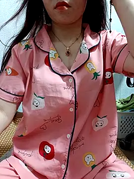 Snapshot of Minssara20 chatting on 09/24/25, 04:16 Minssara20 online show from 09/24/25, 04:16