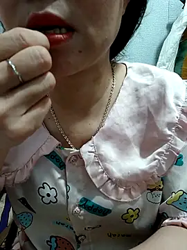 Snapshot of Minssara20 chatting on 10/20/25, 12:55 Minssara20 online show from 10/20/25, 12:55