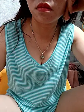 Snapshot of Minssara20 chatting on 10/25/25, 01:02 Minssara20 online show from 10/25/25, 01:02