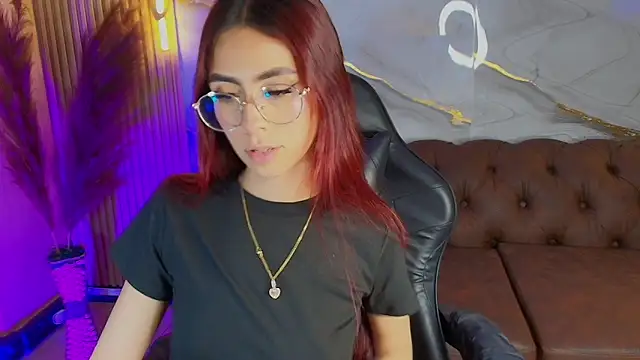 Snapshot of mia_tf chatting on 11/06/25, 02:07 mia tf online show from 11/06/25, 02:07