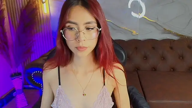 Snapshot of mia_tf chatting on 11/08/25, 02:06 mia tf online show from 11/08/25, 02:06