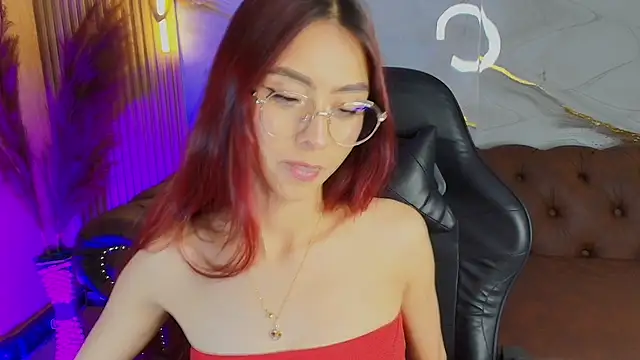 Snapshot of mia_tf chatting on 11/11/25, 02:17 mia tf online show from 11/11/25, 02:17