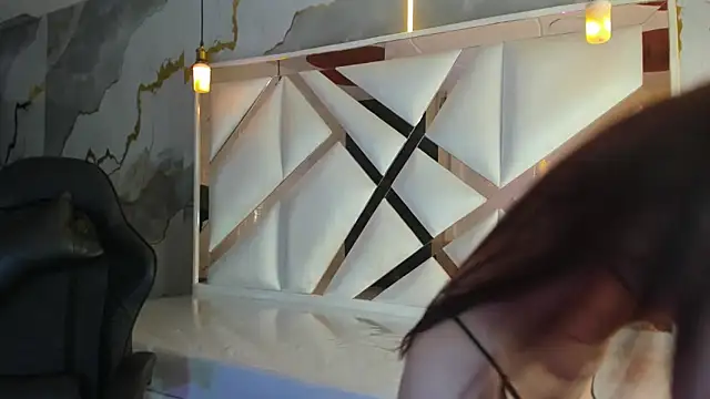 Snapshot of mia_tf chatting on 11/14/25, 01:43 mia tf online show from 11/14/25, 01:43