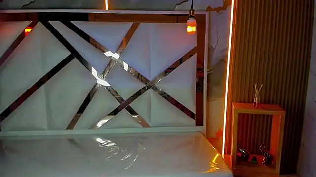 Snapshot of mia_tf chatting on 11/15/25, 01:07 mia tf online show from 11/15/25, 01:07