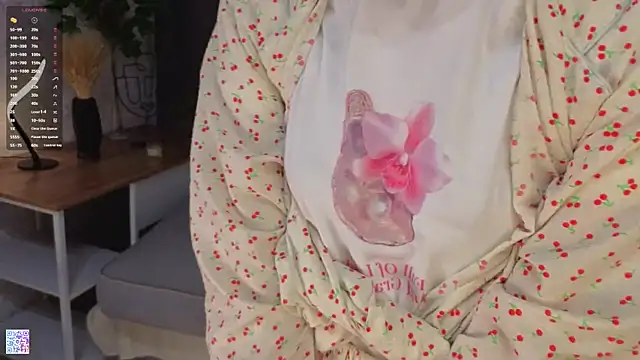 Snapshot of DelilahConsalvo chatting on 10/26/25, 04:18 DelilahConsalvo online show from 10/26/25, 04:18