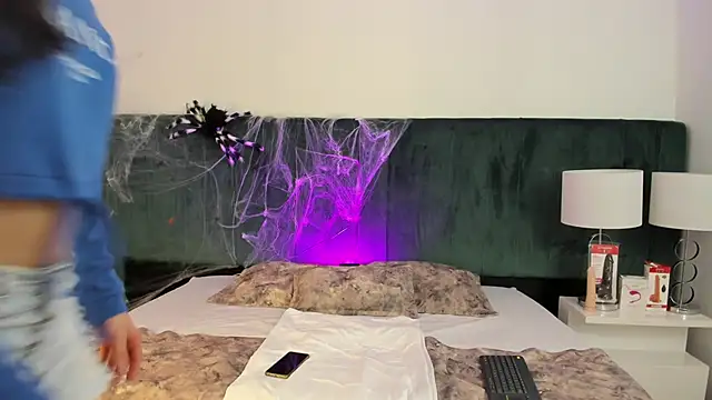 Snapshot of VanessaParis__ chatting on 10/26/25, 08:37 VanessaParis online show from 10/26/25, 08:37