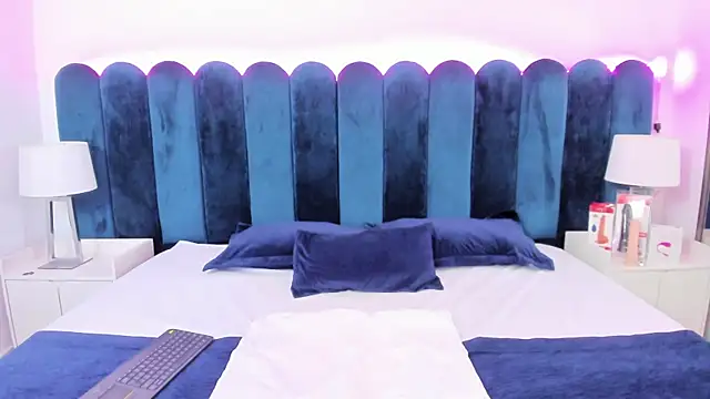 Snapshot of VanessaParis__ chatting on 11/07/25, 09:04 VanessaParis online show from 11/07/25, 09:04