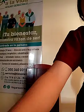 Snapshot of ANDREA-10_ chatting on 12/04/25, 01:31 ANDREA-10 online show from 12/04/25, 01:31