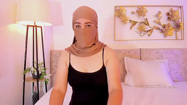 Snapshot of _Malak chatting on 10/03/25, 06:49 Malak online show from 10/03/25, 06:49