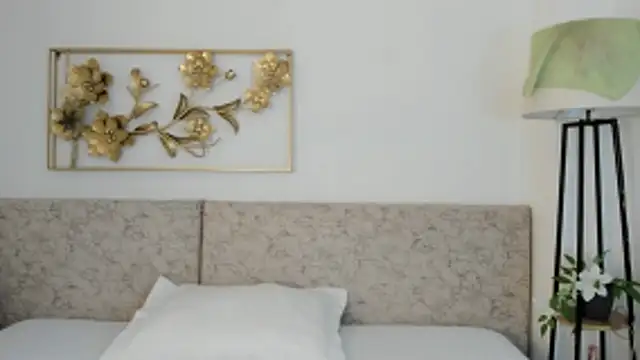 Snapshot of _Malak chatting on 10/22/25, 06:40 Malak online show from 10/22/25, 06:40